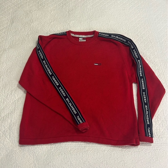 Y2K 90’s Fashion at its Best! Men’s Vintage Red Tommy Hilfiger Sweater. Size L - Picture 1 of 8
